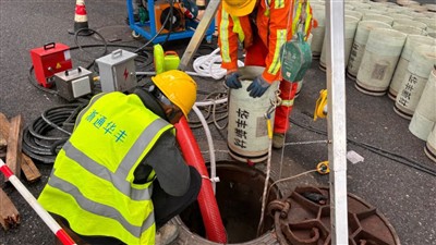 ¡Otro caso práctico! El reemplazo de tuberías DN300 en el sistema de elevación de tuberías se ha ...